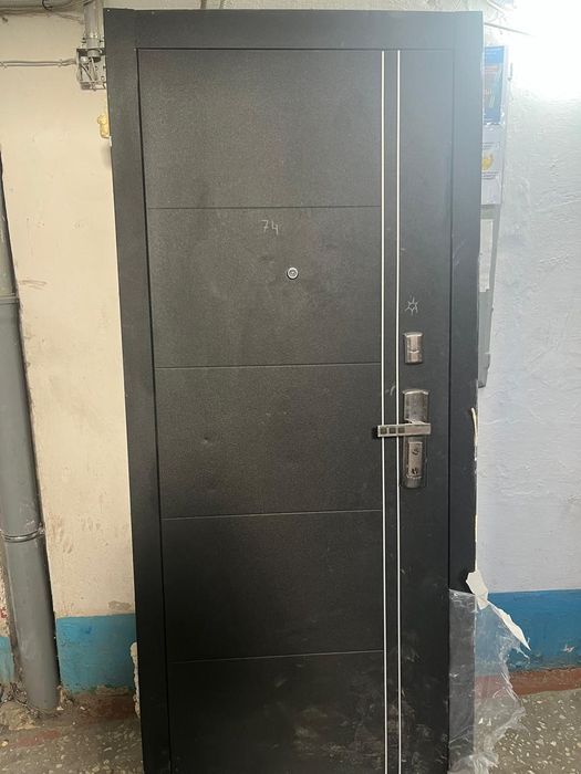 Продам входную дверь