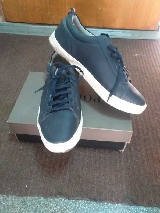 Продам мужские кроссовки