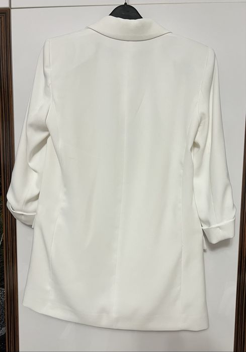 Sacou nou cu eticheta Zara , alb marimea M