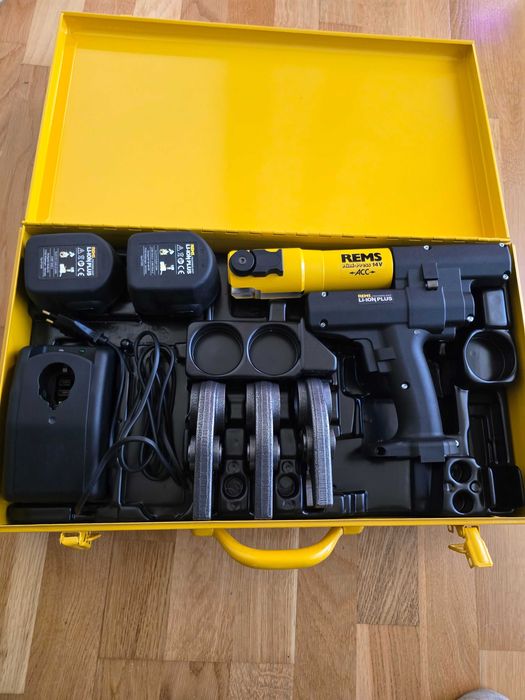 Presa Mini-Press 14.4V  cu 3 falci 578012 Rems NOUĂ