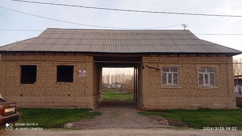 Уй 20 сотих 5 хона 2 хонасини Ичида пол потолок эшик ойна бор