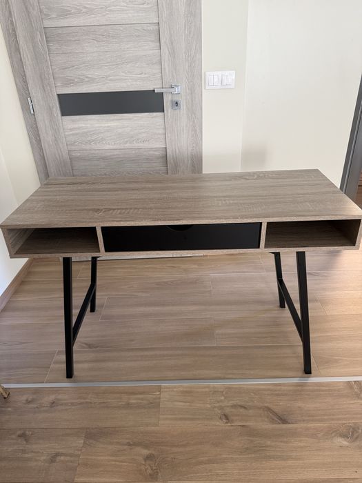 Продавам бюро с размери 48х120