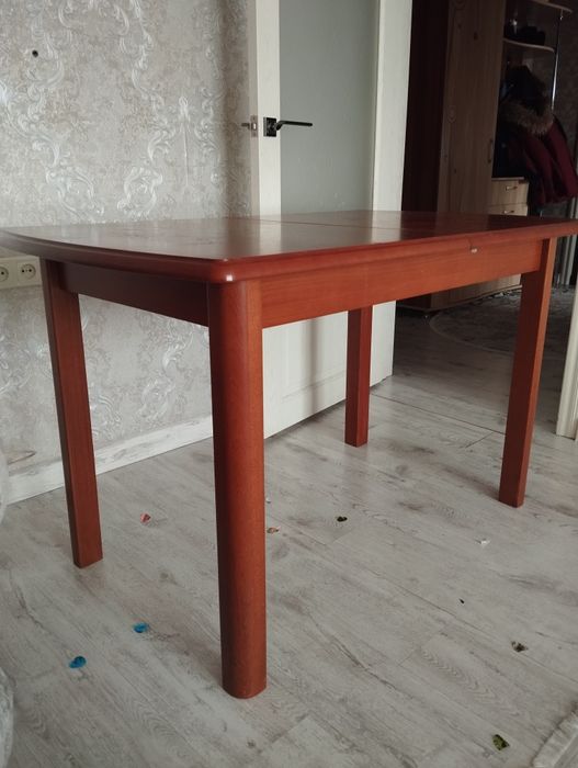 Продам хороший стол