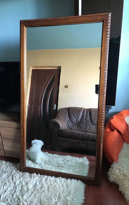 Oglinda veche cu rama din lemn masiv