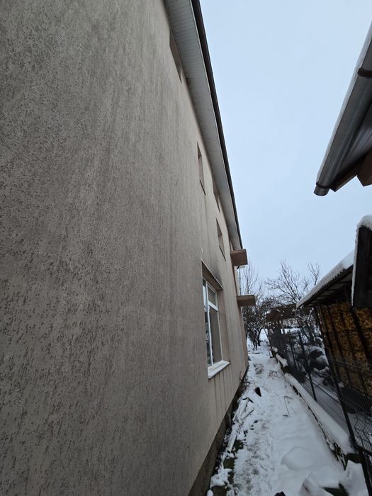 Clădire tip bloc cu apartamente si spatiu comercial