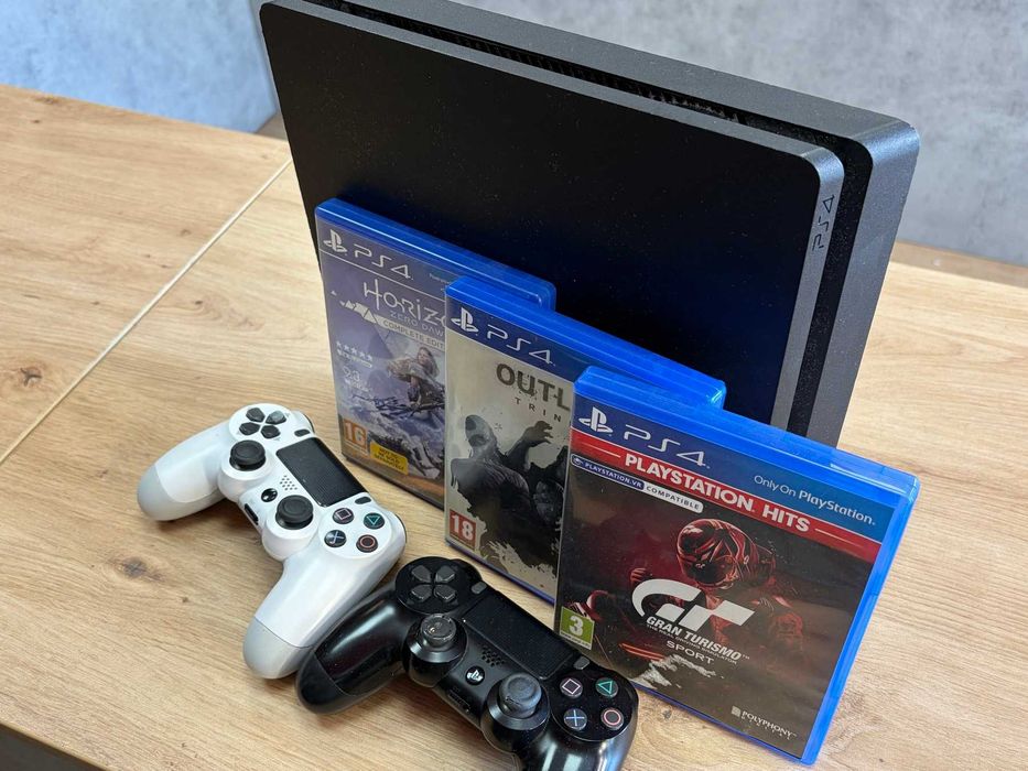 Play Station 4 500GB 2бр. джойстици 3 игри Н-92479