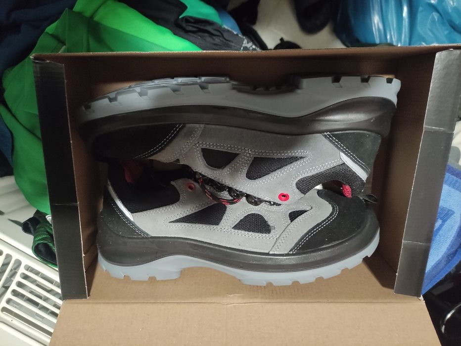 Летни работни обувки с метално бомбе