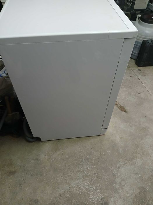 Продавам съдомиялна машина GORENIE GS520E15W