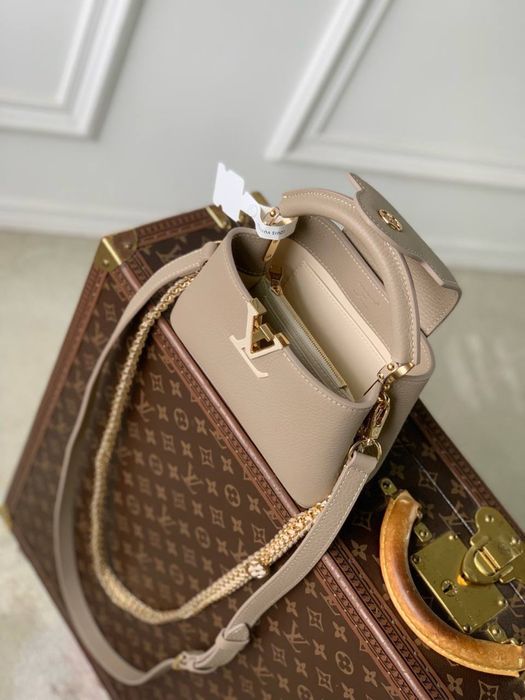 Geanta Louis Vuitton Capucines BB