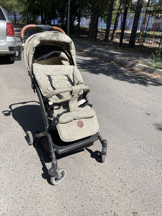 Продам прогулочную коляску