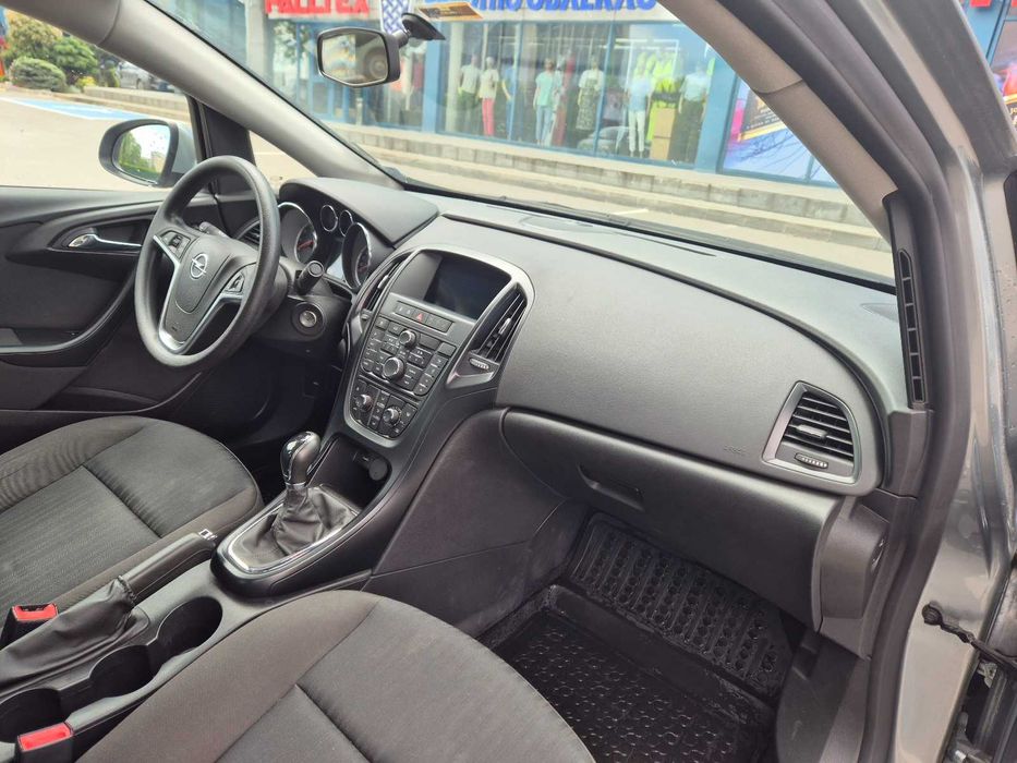 Astra J 1.6 ГАЗ нова от България