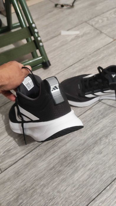 Кроссовки новые adidas j