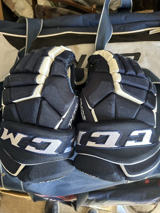 Продам хоккейные перчатки