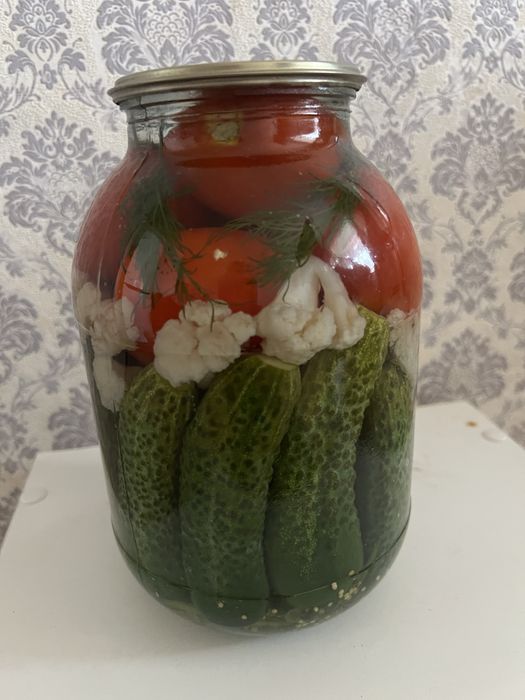Продам соленья огурцы и ассорти