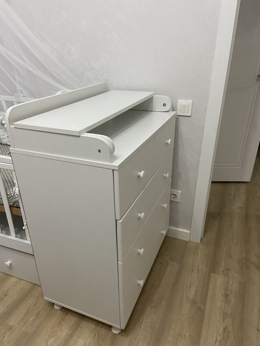 Детская кровать с комодом