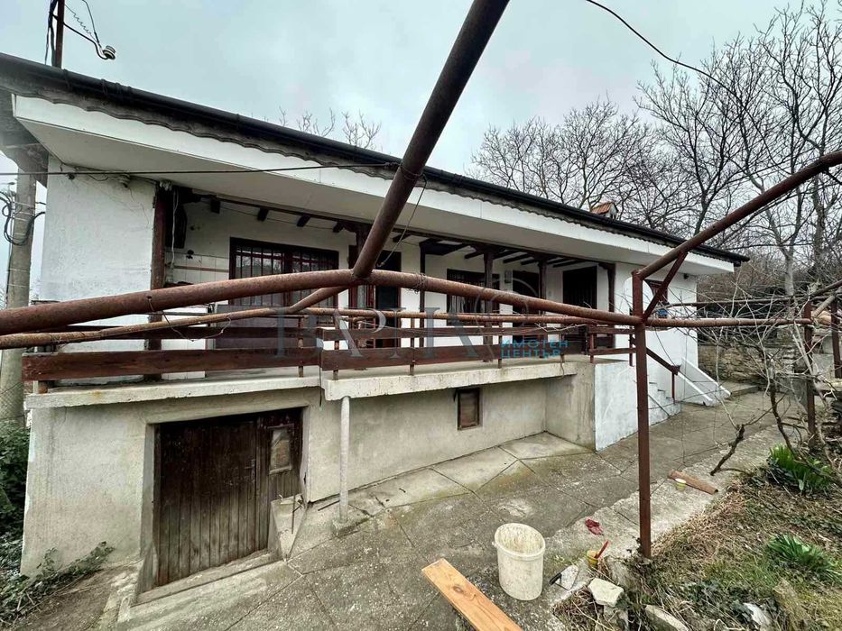 Къща за продажба в с.Куманово, Варна