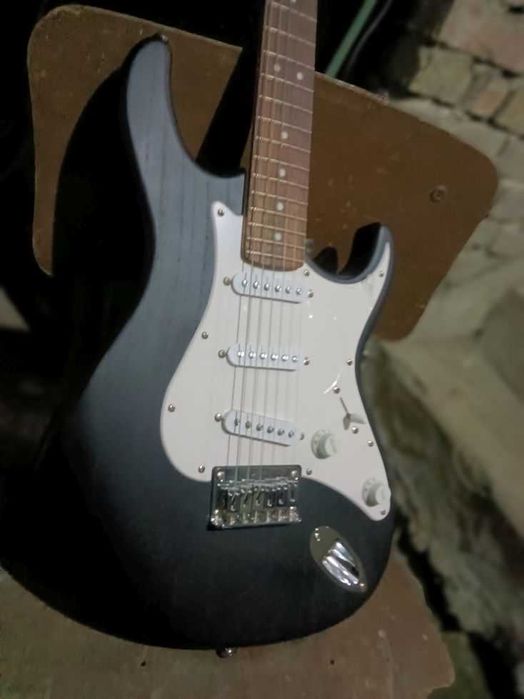 Електрическа китара lesPaul, Fender, Ibanez, Peavey, Yamaha, може+кубе