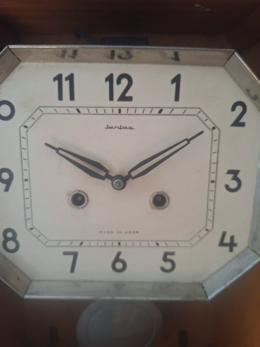 Ceas de perete Iantar, 1975