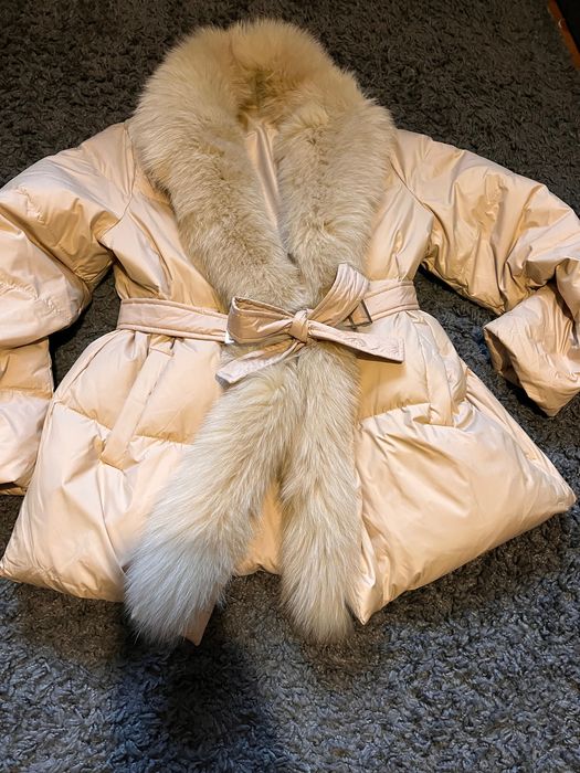 Луксозно дамско яке с естествена яка от лисица – ЧИСТО НОВО (S, екрю)
