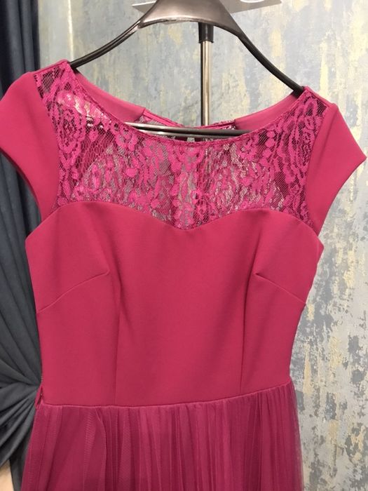 Розовое платье