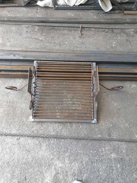 Скари за барбекюта и камини