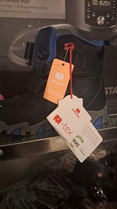 Продавам детски ботуши.  НовИ