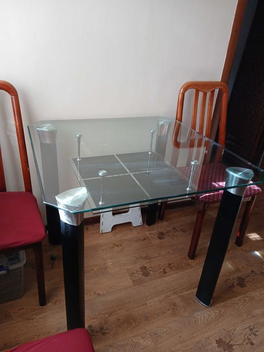 Продаю красивый стеклянный стол