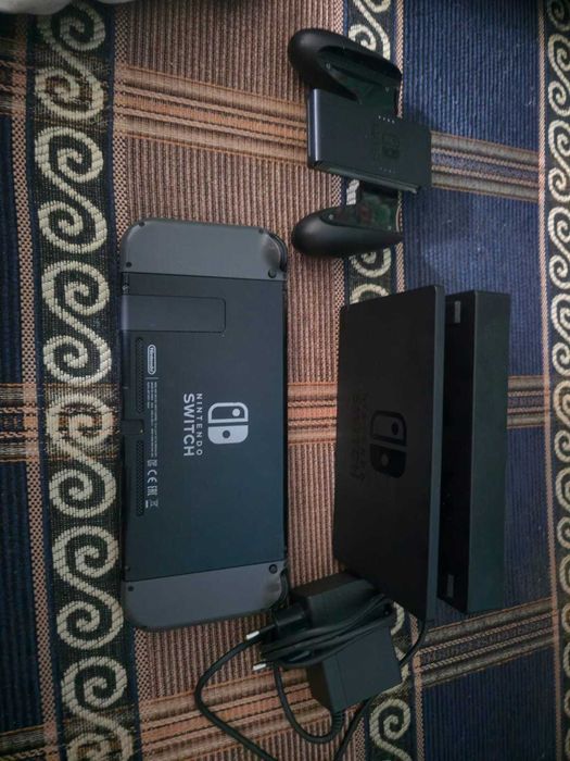 Nintendo Switch V2 + Zelda Breath of the Wild + Dock