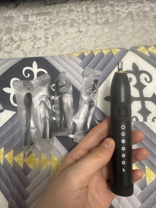 Электрическая зубная щетка