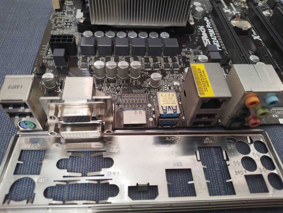 Дънна платка ASRock FM2A75M Pro4+ с процесор AMD A4-5300 с охладител Arctic  и 4GB RAM