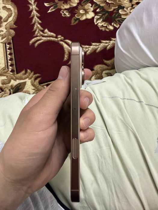 Iphone 16 pro Desert Titanium