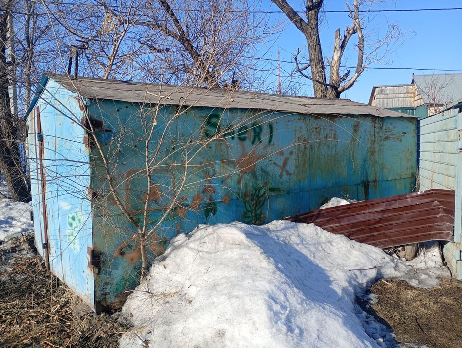 Железный  гаражж