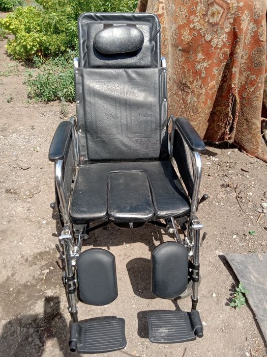 Продам каляску с памперсами
