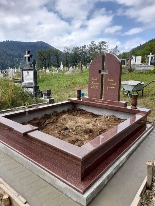 Vând cruci cavouri borduri cripte