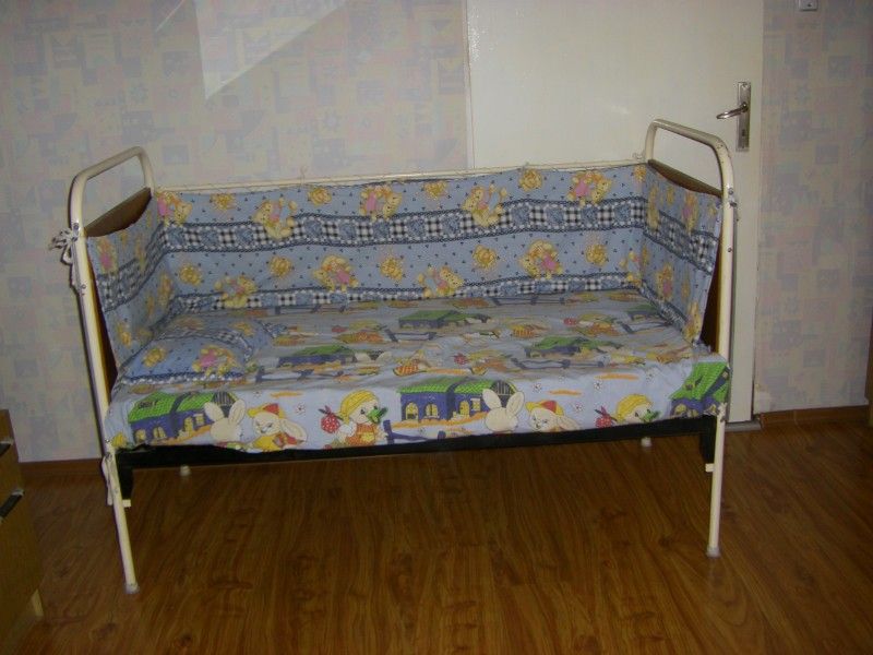 Обиколник за детско легло