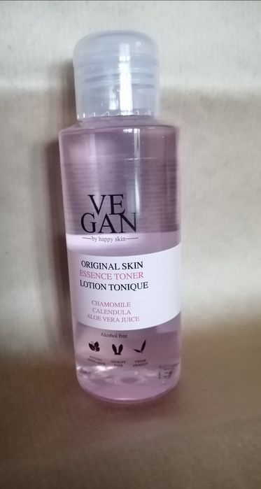 Козметична кутия с козметични продукти