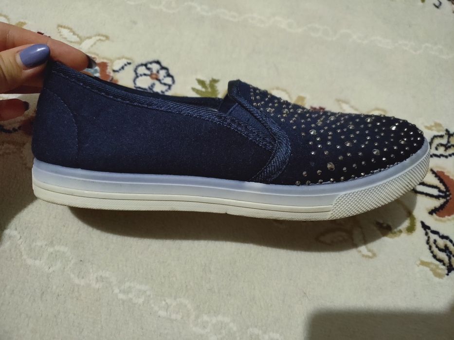 Продам кроссы 36 размера