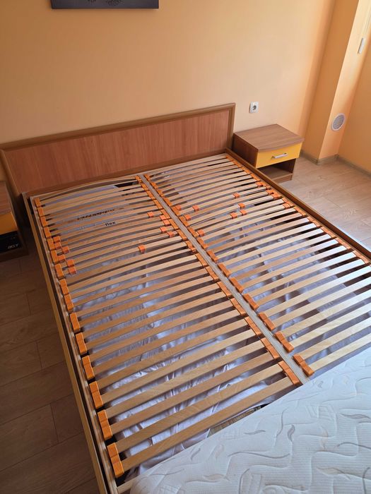 Спалня с подматрачна рамка и матрак с размери 160/200