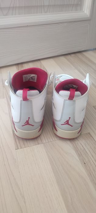 Vând adidași Jordan