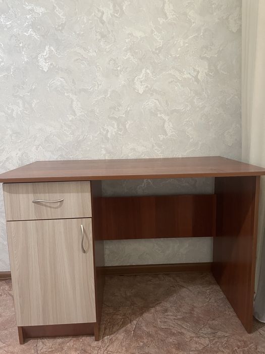 Продам стол письменный