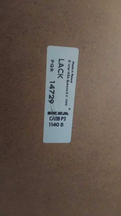 Черна квадратна маса Ikea.