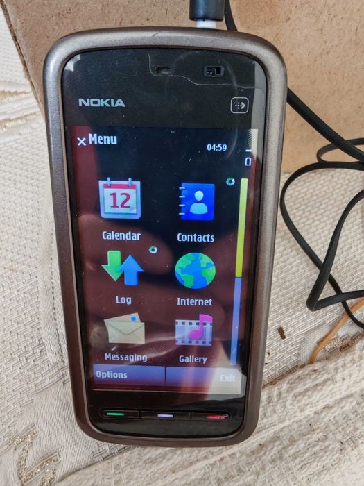 Оригинален Телефон NOKIA 5230 със Зарядно Устройство Рядък Модел