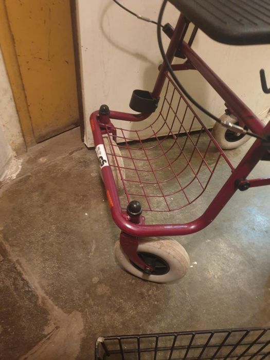 Проходилка / ролатор за възрастни