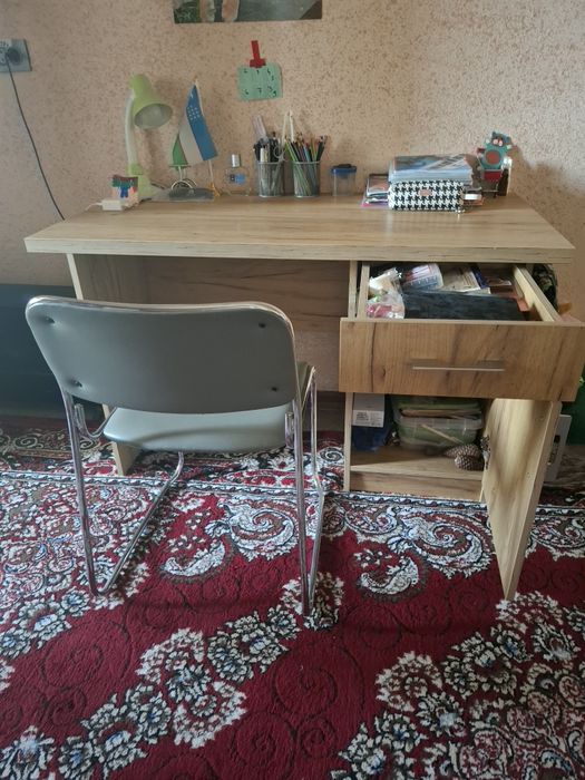 Продается письменный стол