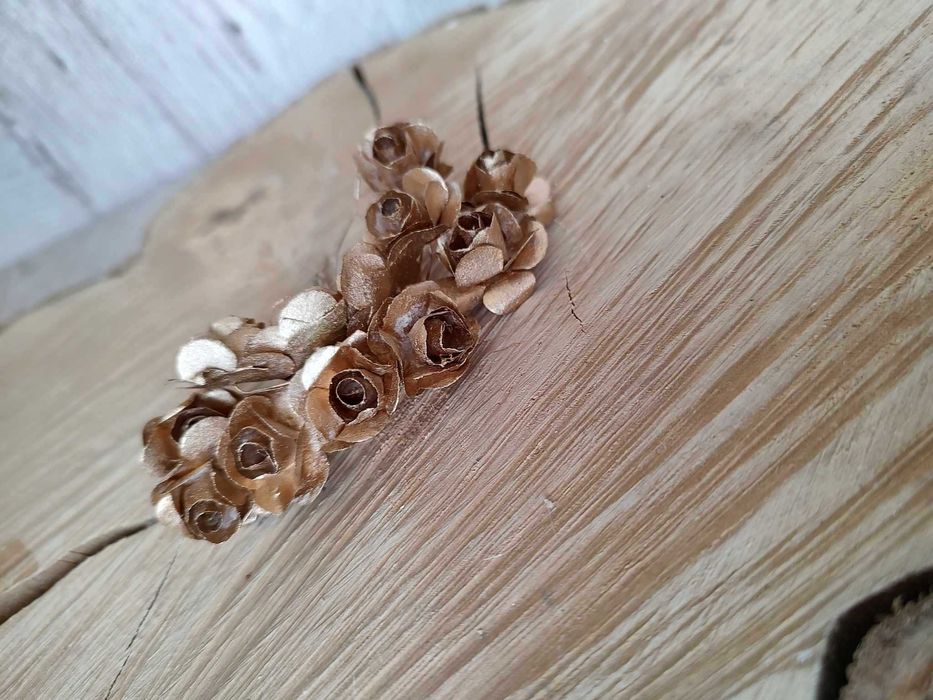 Хартиени цветя / златни и сребърни хартиени рози