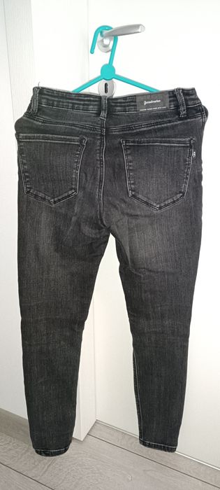Blugi Stradivarius pentru femei
