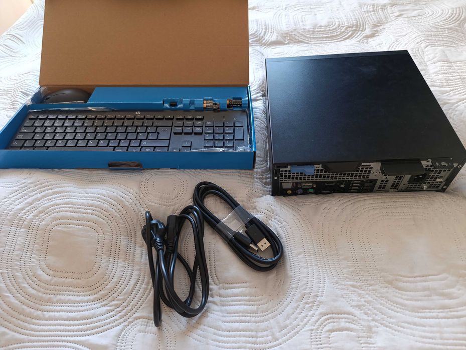 PC Dell Precision 3430 procesor i7 8th gen. 16 GB RAM, 512 SSD M2