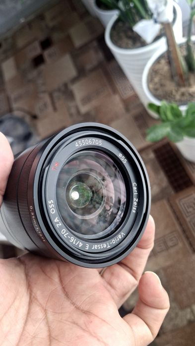 Объектив сони 16-70 F 4