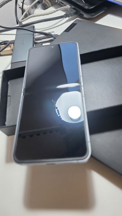 Vând Samsung z flip 6 256 GB cu garanție oct 2026