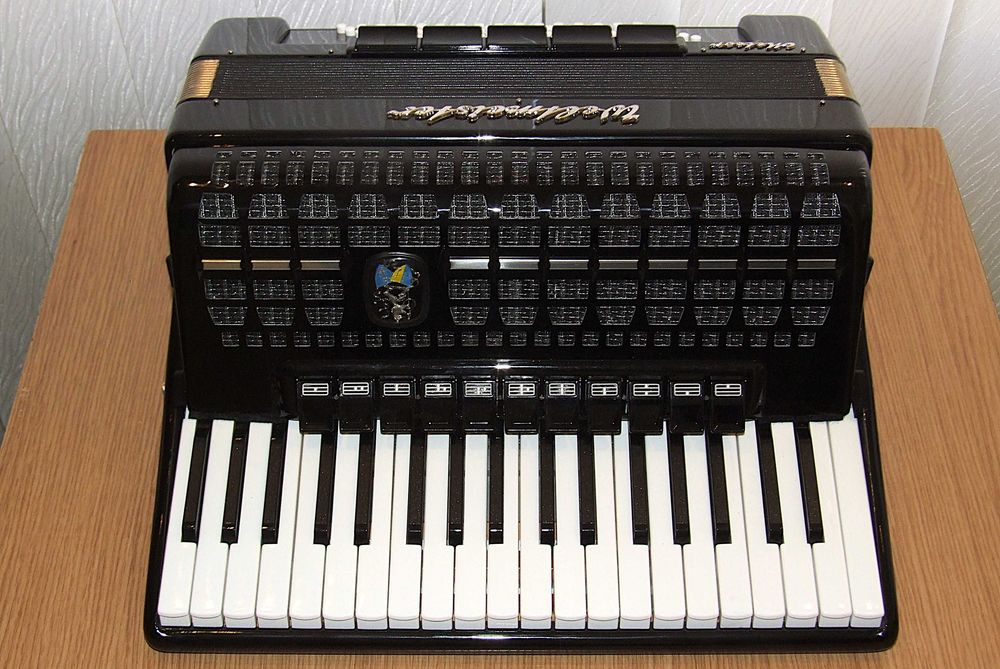 Acordeon Weltmeister Meteor, inclusiv valiza, Made in Germany, IMPECABIL